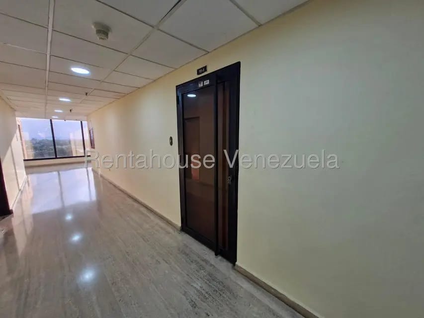 Comercial (Oficina) en Alquiler en Avenida Bolivar, Aragua - 4