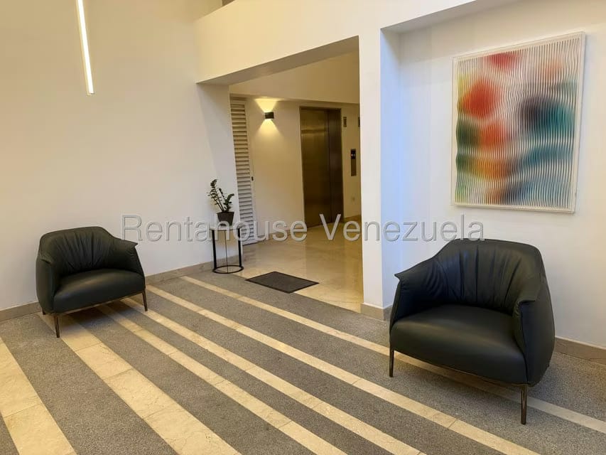 Apartamento (1 Nivel) en Alquiler en Los Palos Grandes, Distrito Metropolitano - 12