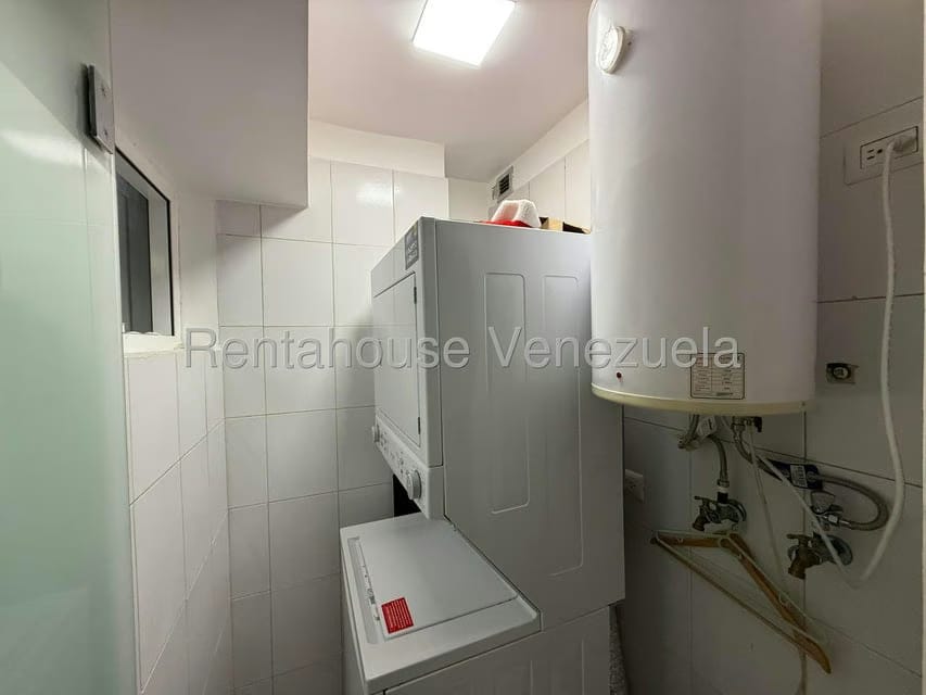 Apartamento (1 Nivel) en Alquiler en Los Palos Grandes, Distrito Metropolitano - 14