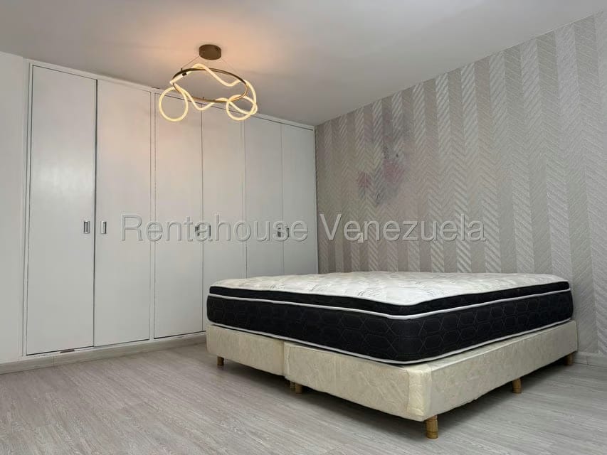 Apartamento (1 Nivel) en Alquiler en Los Palos Grandes, Distrito Metropolitano - 8