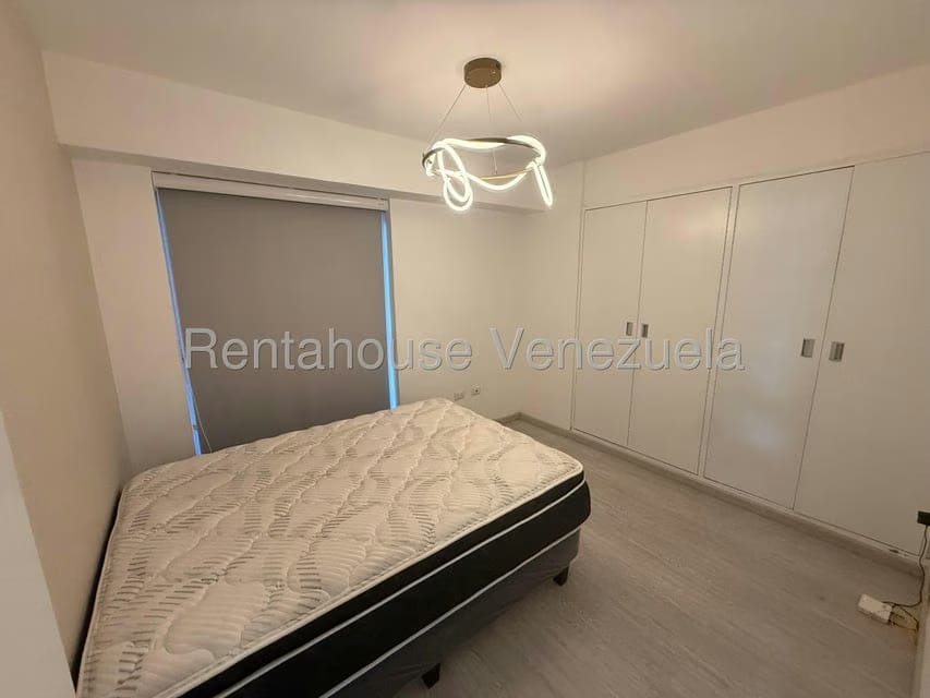 Apartamento (1 Nivel) en Alquiler en Los Palos Grandes, Distrito Metropolitano - 10