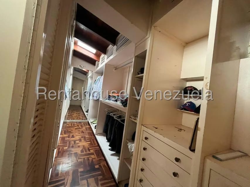 Casa (Multipes Niveles) en Venta en Prados del Este, Distrito Metropolitano - 11