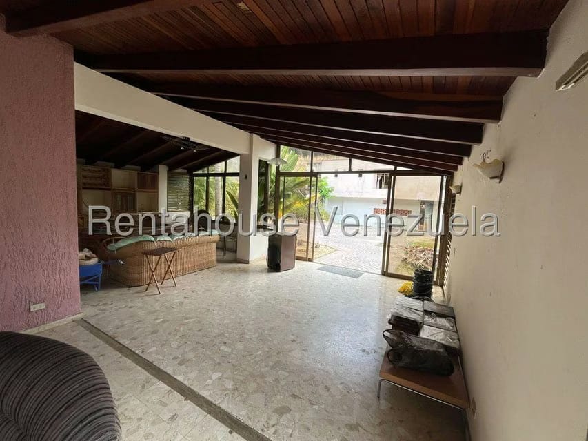 Casa (Multipes Niveles) en Venta en Prados del Este, Distrito Metropolitano - 3