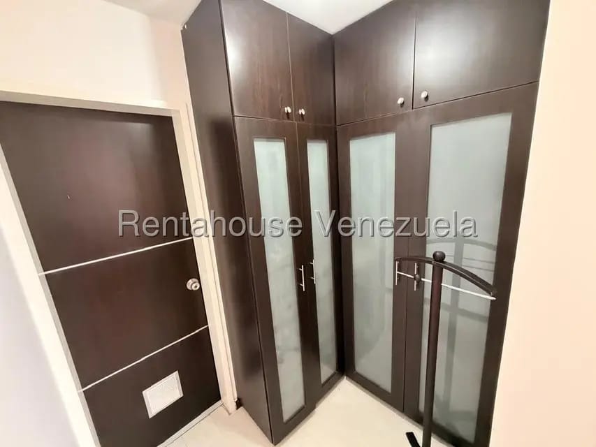 Apartamento (1 Nivel) en Alquiler en Colinas de La Tahona, Distrito Metropolitano - 23