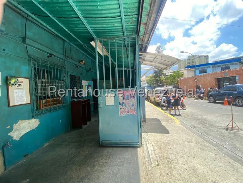 Comercial (Local Comercial) en Venta en Los Rosales, Distrito Metropolitano - 2