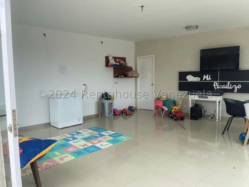 Casa (1 Nivel) en Venta en Parque el Retiro, Miranda - 32