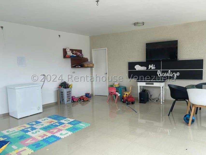 Casa (1 Nivel) en Venta en Parque el Retiro, Miranda - 34