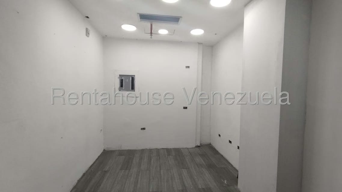 Comercial (Local Comercial) en Alquiler en Colinas de Valle Arriba, Distrito Metropolitano - 3