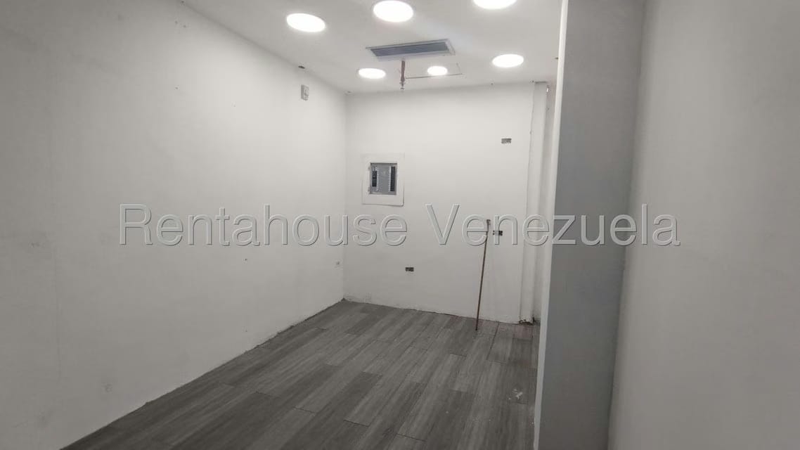 Comercial (Local Comercial) en Alquiler en Colinas de Valle Arriba, Distrito Metropolitano - 4