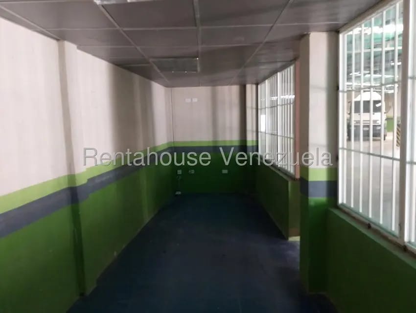 Comercial (Galpon - Deposito) en Alquiler en El Trigal, Lara - 11