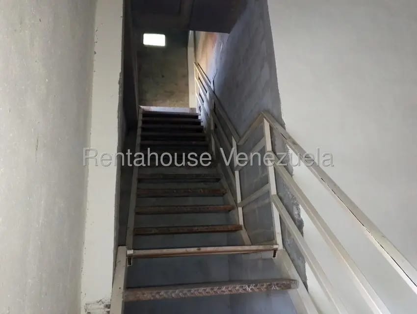 Comercial (Galpon - Deposito) en Alquiler en El Trigal, Lara - 17