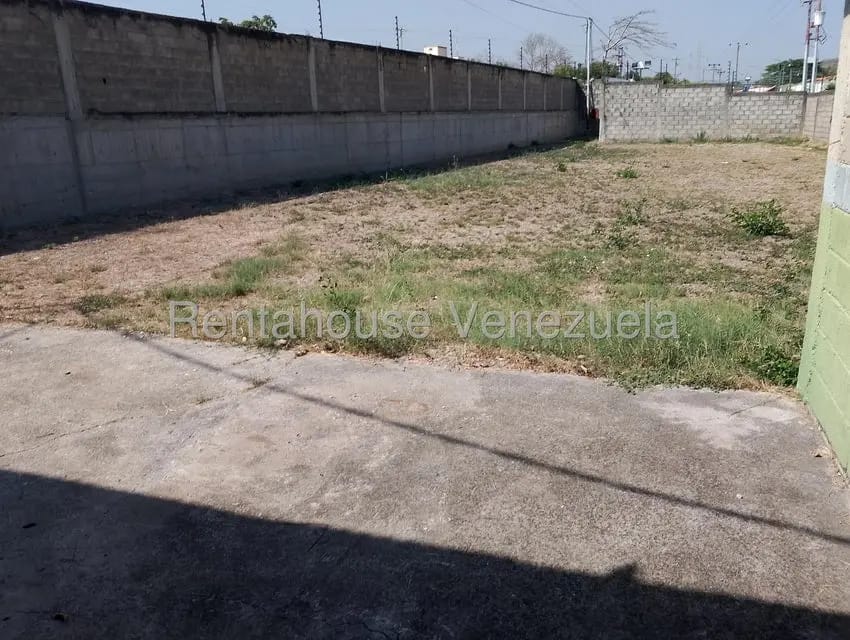 Comercial (Galpon - Deposito) en Alquiler en El Trigal, Lara - 26