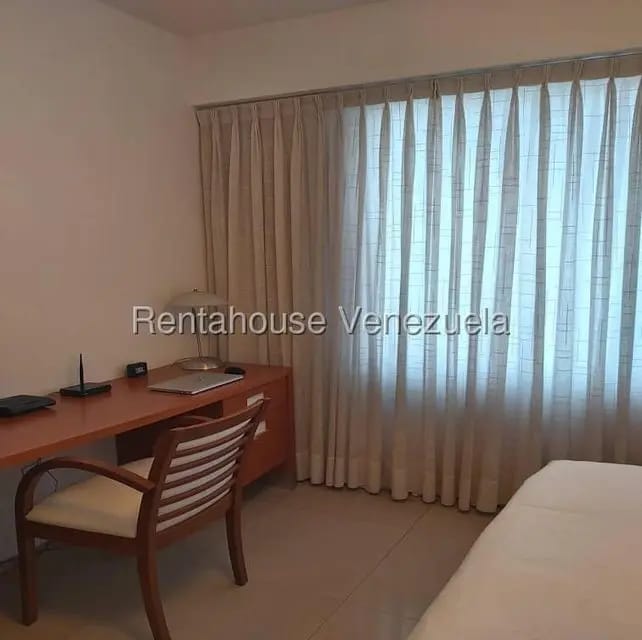 Apartamento (1 Nivel) en Alquiler en Santa Eduvigis, Distrito Metropolitano - 17