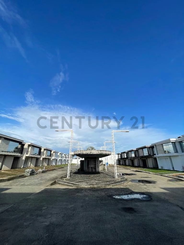Venta de Townhouse Conjunto Residencial Los Robles, Alto Barinas Norte - 2