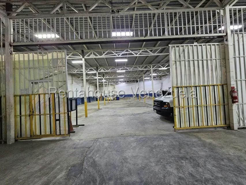 Comercial (Galpon - Deposito) en Alquiler en San Agustin del Norte, Distrito Metropolitano - 2