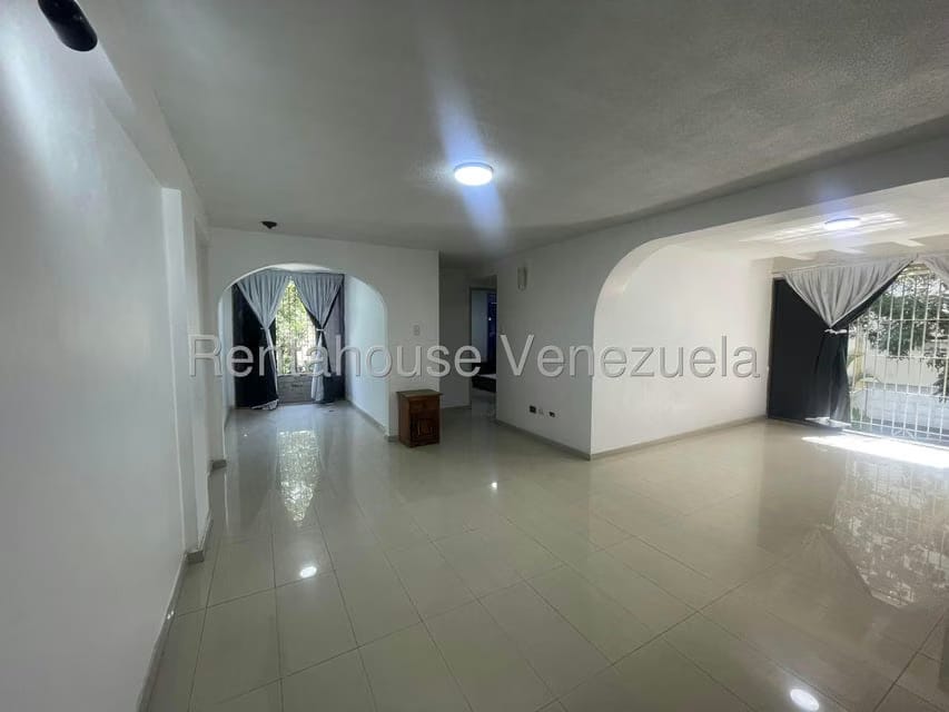 Apartamento (1 Nivel) en Alquiler en El Cafetal, Distrito Metropolitano - 2