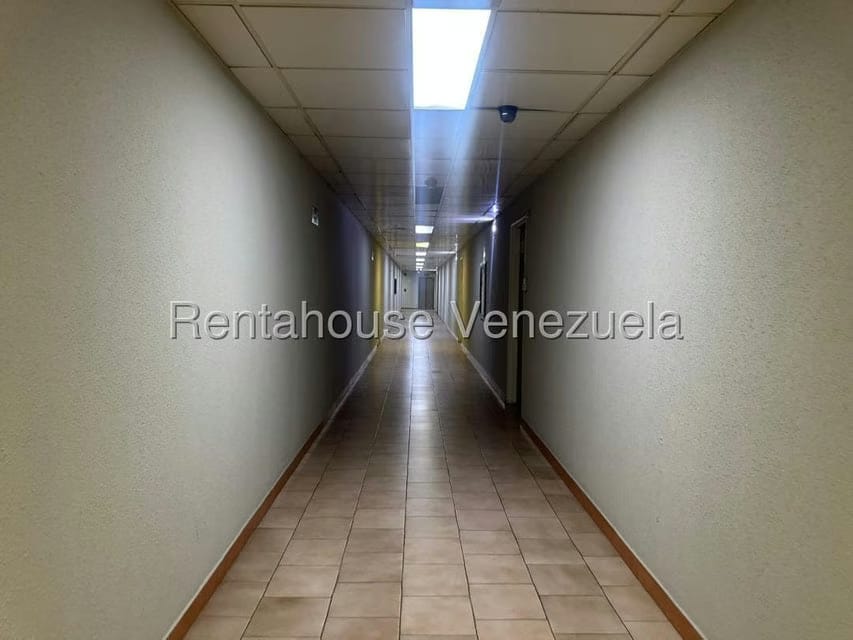 Comercial (Local Comercial) en Venta en Los Cortijos de Lourdes, Distrito Metropolitano - 2