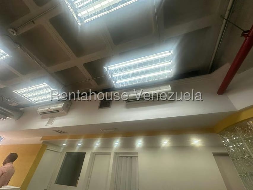 Comercial (Local Comercial) en Venta en Los Cortijos de Lourdes, Distrito Metropolitano - 17
