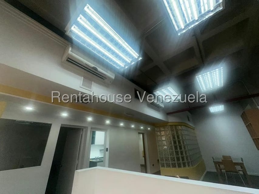 Comercial (Local Comercial) en Venta en Los Cortijos de Lourdes, Distrito Metropolitano - 24