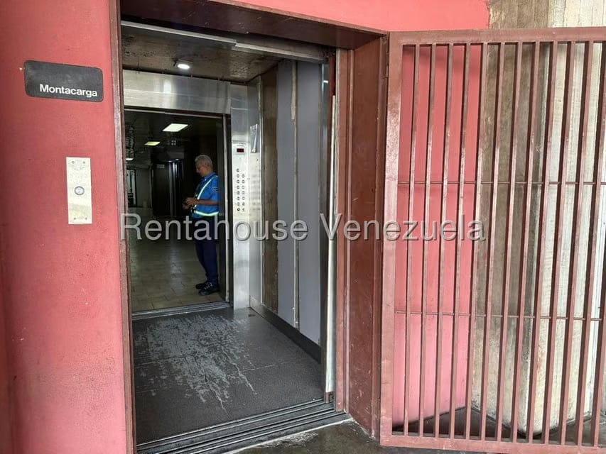 Comercial (Local Comercial) en Venta en Los Cortijos de Lourdes, Distrito Metropolitano - 32