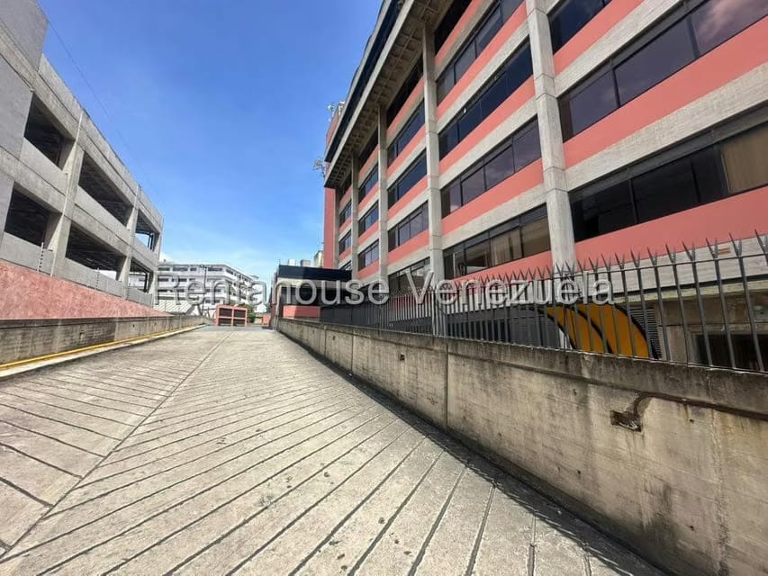 Comercial (Local Comercial) en Venta en Los Cortijos de Lourdes, Distrito Metropolitano - 33
