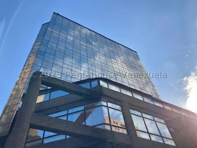 LOCAL COMERCIAL EN VENTA – YENNIEF ROJAS