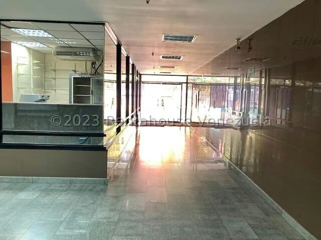 LOCAL COMERCIAL EN VENTA – YENNIEF ROJAS - 2