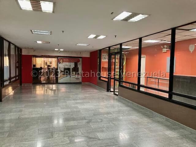 LOCAL COMERCIAL EN VENTA – YENNIEF ROJAS - 3