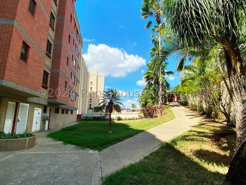 Apartamento (1 Nivel) en Venta en Los Samanes, Distrito Metropolitano - 2