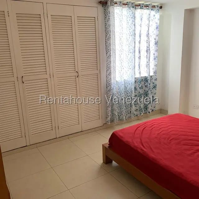 Apartamento (1 Nivel) en Alquiler en Colinas de La California, Distrito Metropolitano - 13