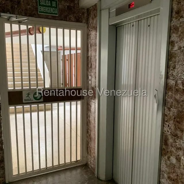 Apartamento (1 Nivel) en Alquiler en Colinas de La California, Distrito Metropolitano - 5
