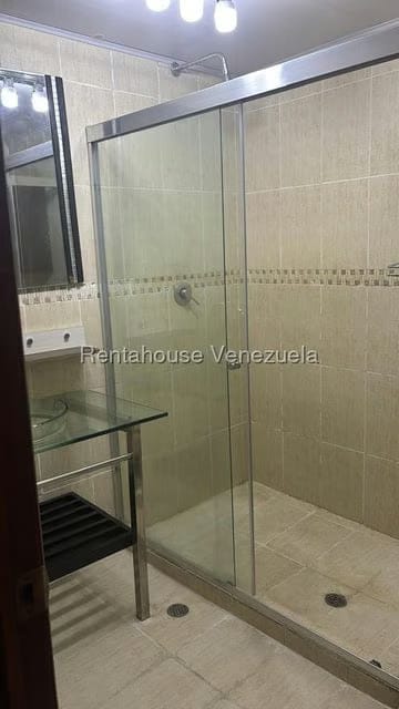 Apartamento (1 Nivel) en Alquiler en Av Americo Vespucio, Anzoategui - 16