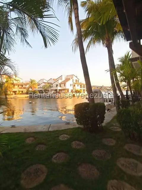 Apartamento (1 Nivel) en Alquiler en Av Americo Vespucio, Anzoategui - 21