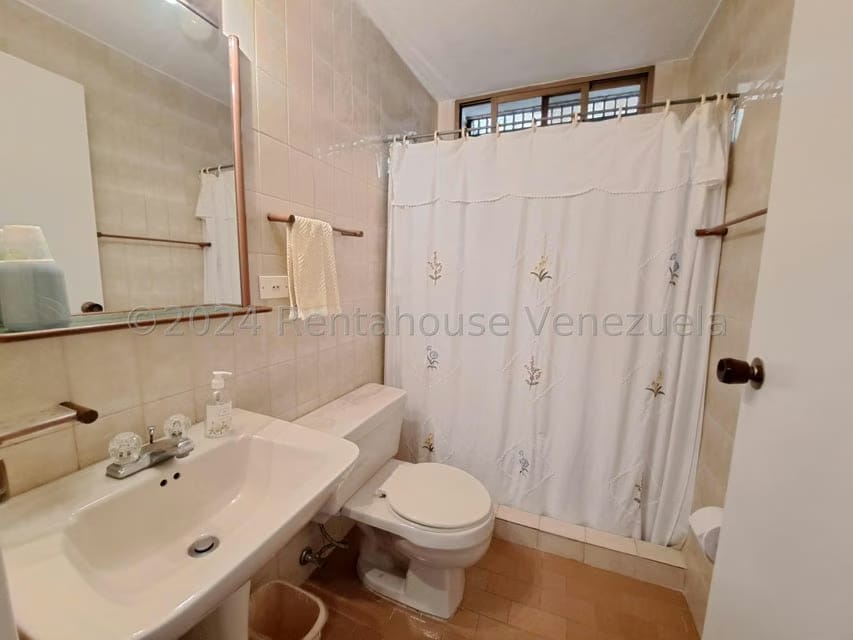 Casa (Multipes Niveles) en Venta en Alto Hatillo, Distrito Metropolitano - 16