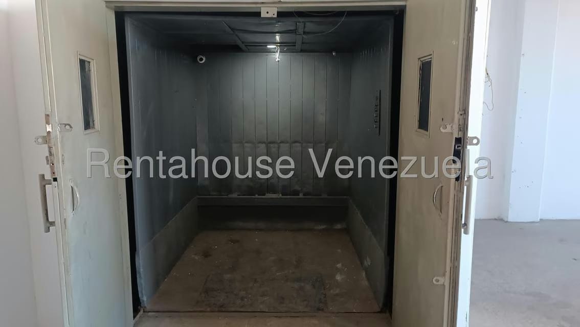 Comercial (Local Comercial) en Alquiler en Catia, Distrito Metropolitano - 11