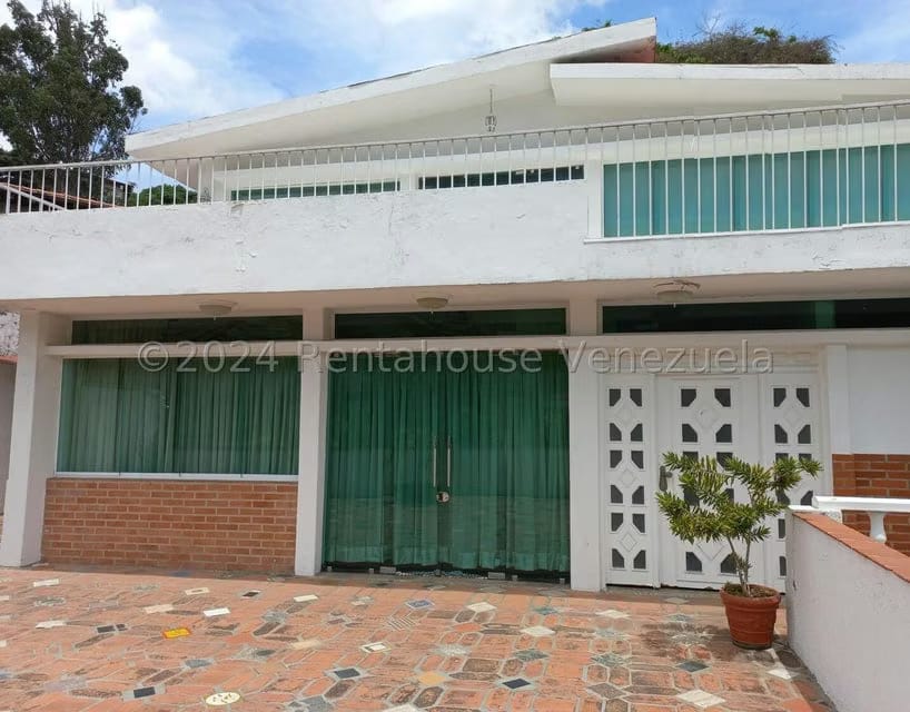Casa (Multipes Niveles) en Alquiler en Prados del Este, Distrito Metropolitano