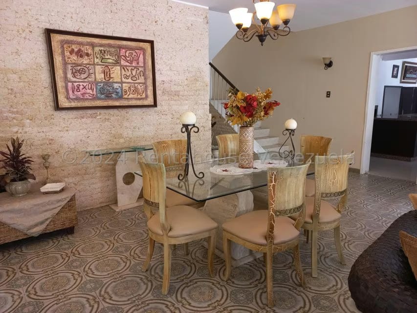 Casa (Multipes Niveles) en Alquiler en Prados del Este, Distrito Metropolitano - 11