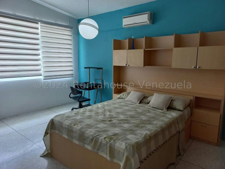 Casa (Multipes Niveles) en Alquiler en Prados del Este, Distrito Metropolitano - 101