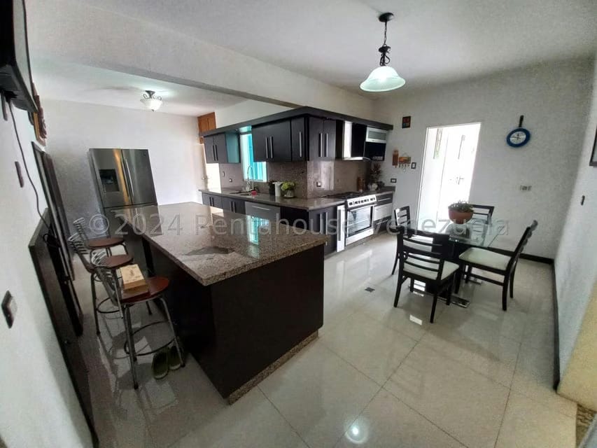 Casa (Multipes Niveles) en Alquiler en Prados del Este, Distrito Metropolitano - 17