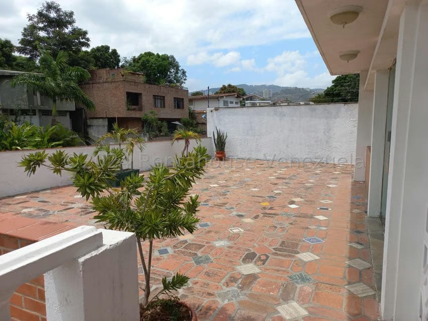 Casa (Multipes Niveles) en Alquiler en Prados del Este, Distrito Metropolitano - 3