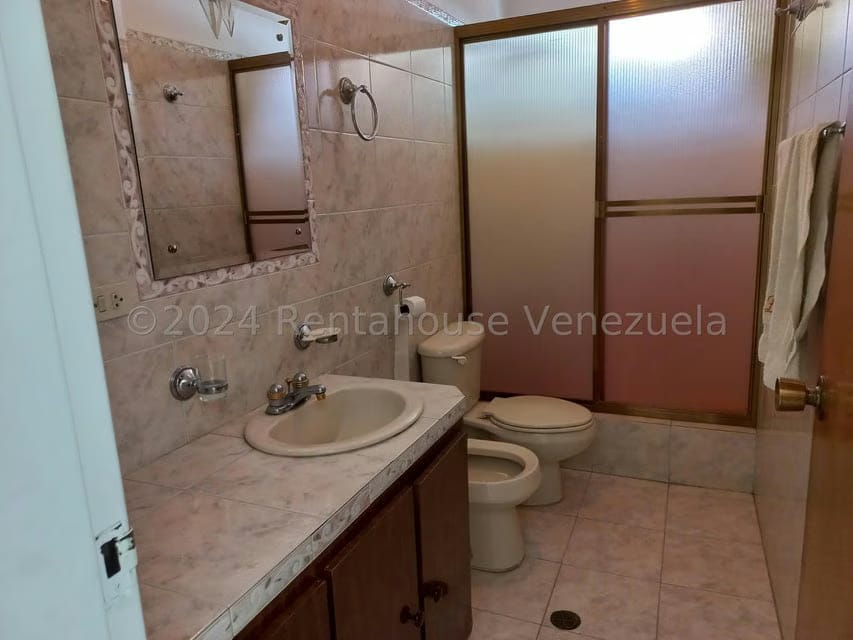 Casa (Multipes Niveles) en Alquiler en Prados del Este, Distrito Metropolitano - 36