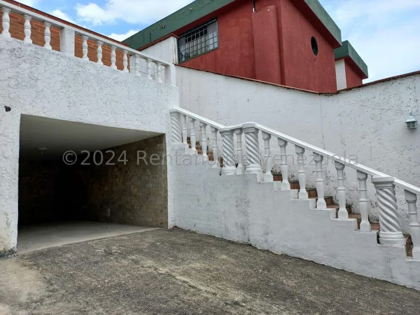Casa (Multipes Niveles) en Alquiler en Prados del Este, Distrito Metropolitano - 68