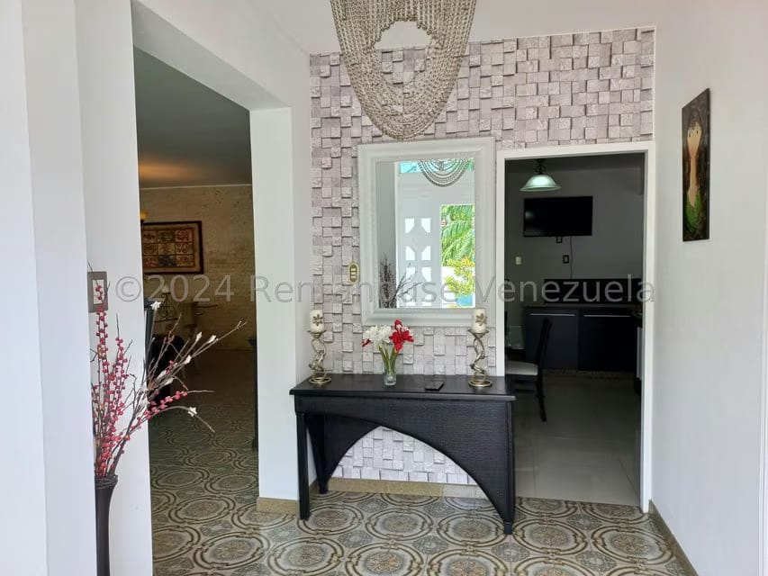 Casa (Multipes Niveles) en Alquiler en Prados del Este, Distrito Metropolitano - 77