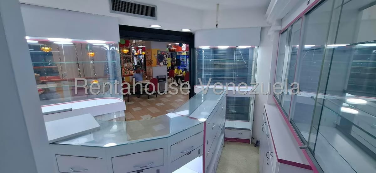 Comercial (Local Comercial) en Alquiler en Parroquia Catedral, Distrito Metropolitano - 3
