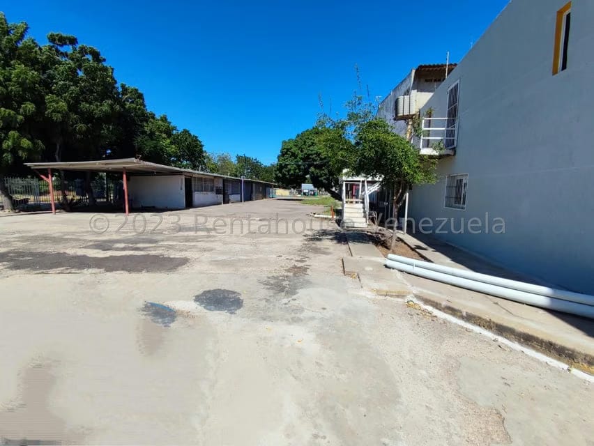 Comercial (Galpon - Deposito) en Alquiler en Centro, Falcon - 2