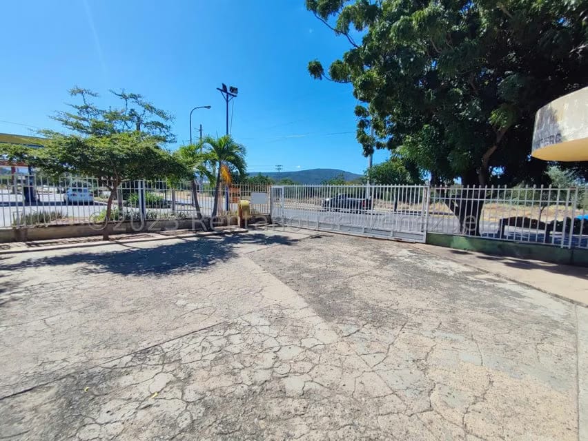 Comercial (Galpon - Deposito) en Alquiler en Centro, Falcon - 3