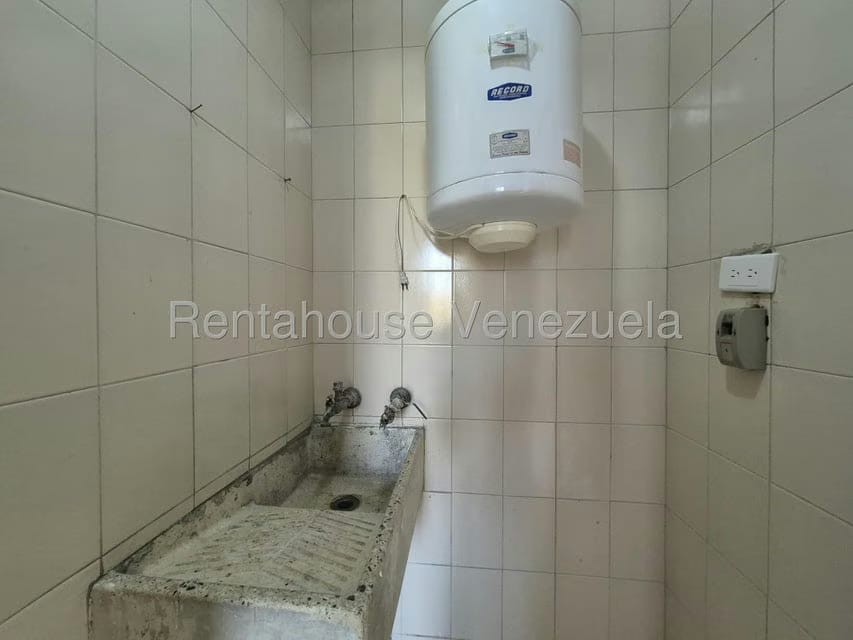Apartamento (1 Nivel) en Alquiler en Los Chaguaramos, Aragua - 11