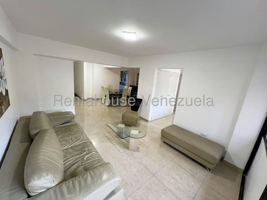 Apartamento (1 Nivel) en Alquiler en Las Esmeraldas, Distrito Metropolitano - 2