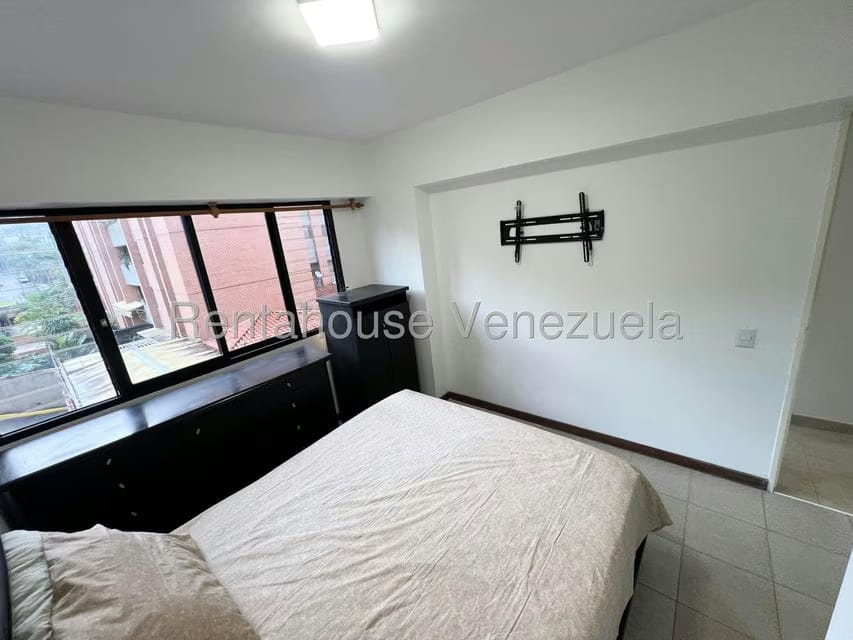 Apartamento (1 Nivel) en Alquiler en Las Esmeraldas, Distrito Metropolitano - 11