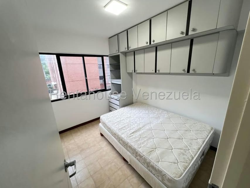 Apartamento (1 Nivel) en Alquiler en Las Esmeraldas, Distrito Metropolitano - 13